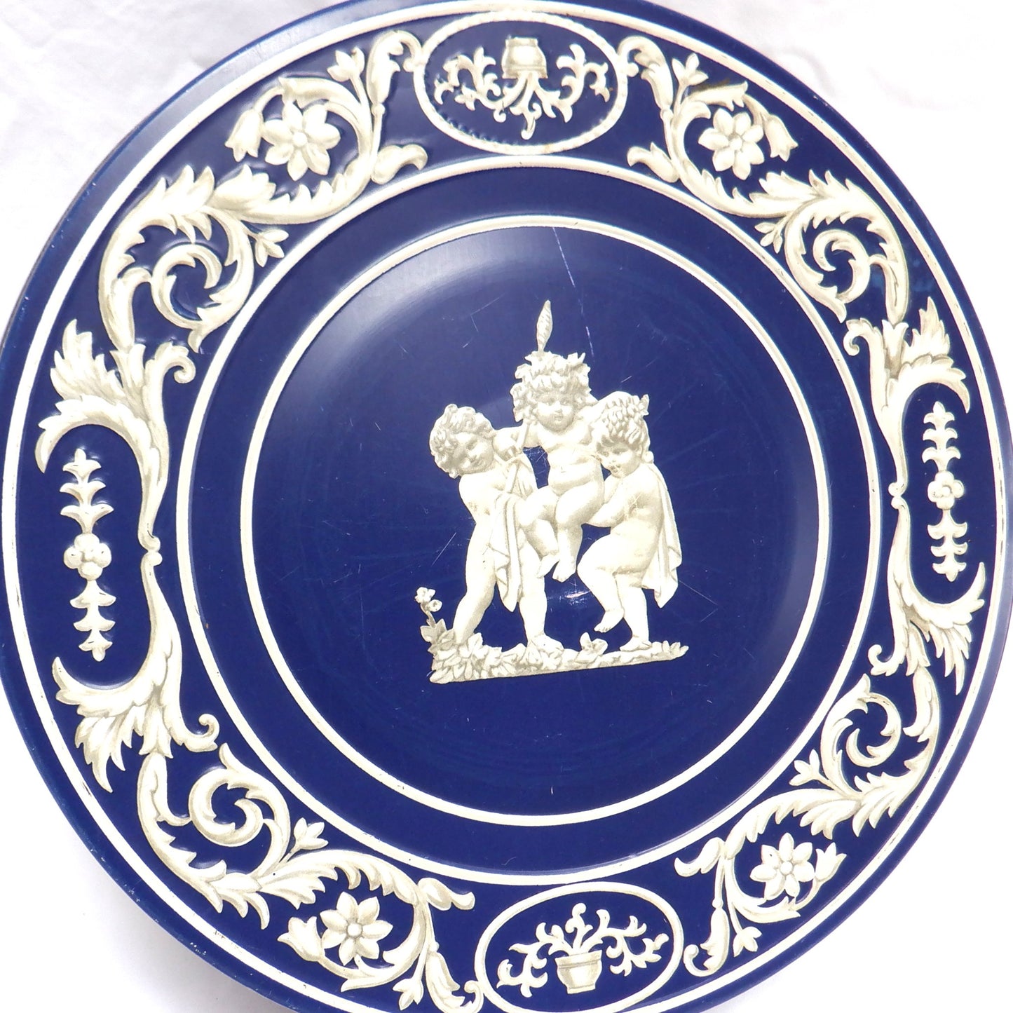 HUNTLEY & PALMERS BISCUITS Vintage Tin - 'Greek Cherubs'