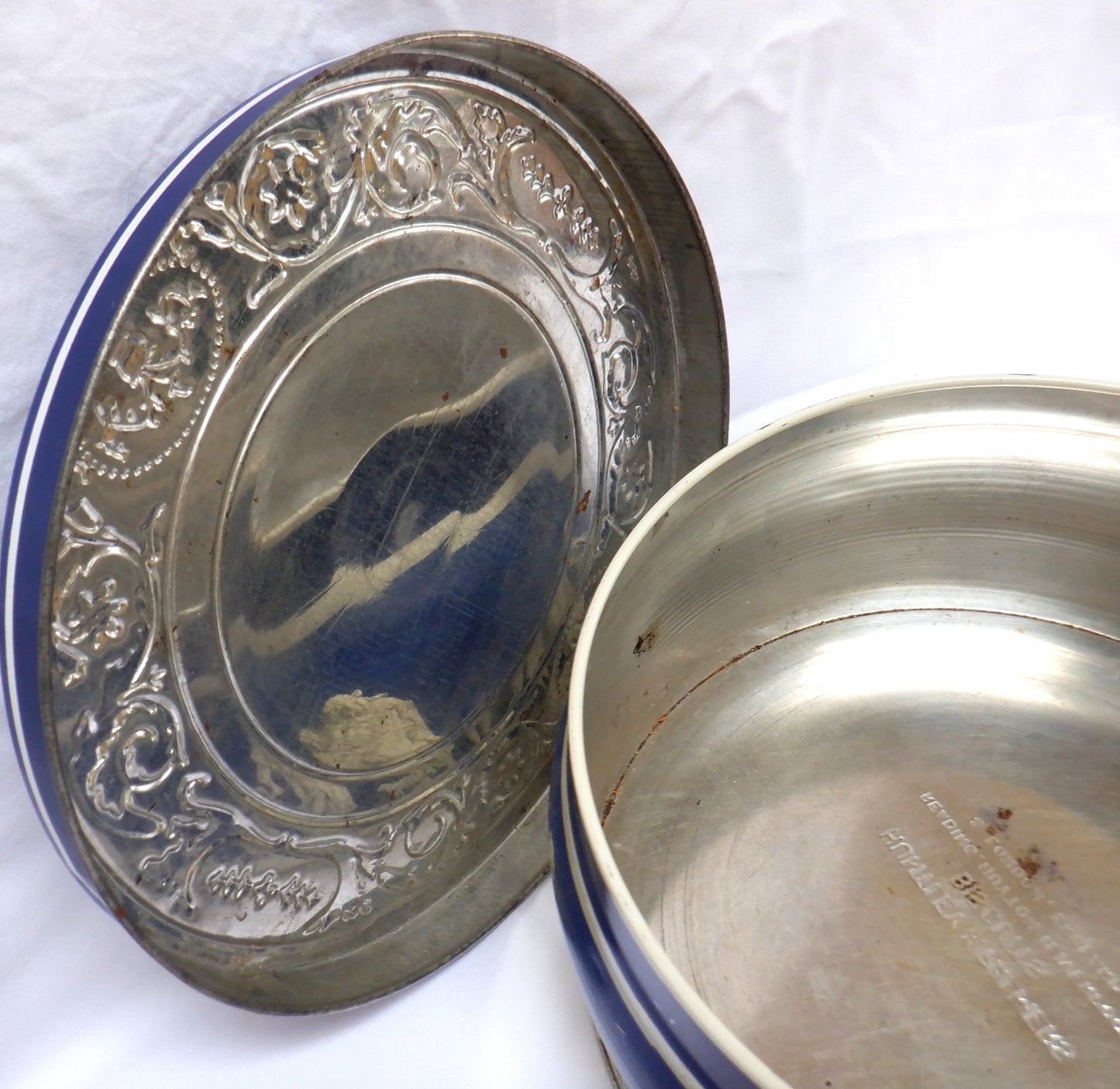 HUNTLEY & PALMERS BISCUITS Vintage Tin - 'Greek Cherubs'