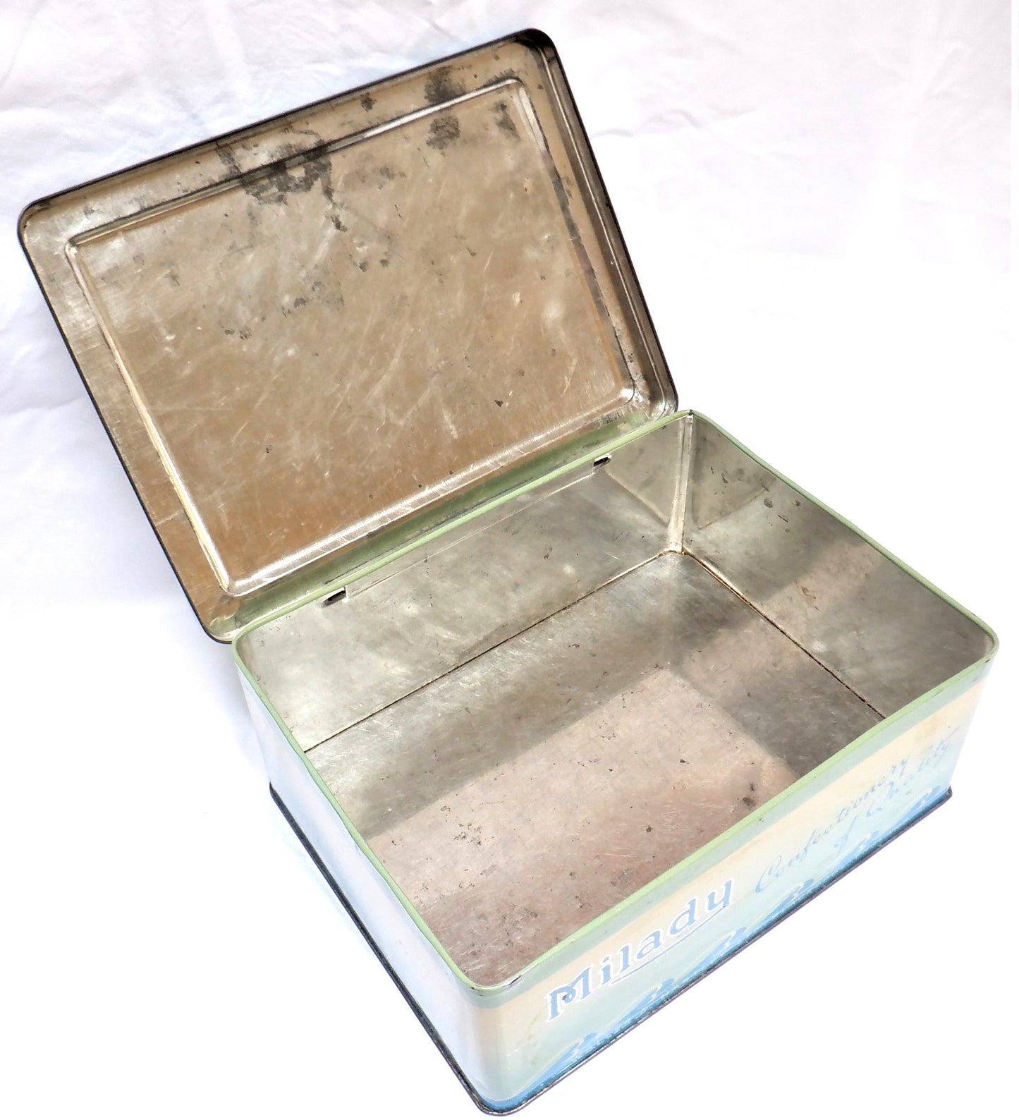 An Antique Milady Confectionery Tin displaying the famous painting by Frank H. Mason: 'BRITANNIA & WESTWARD OFF COWES'