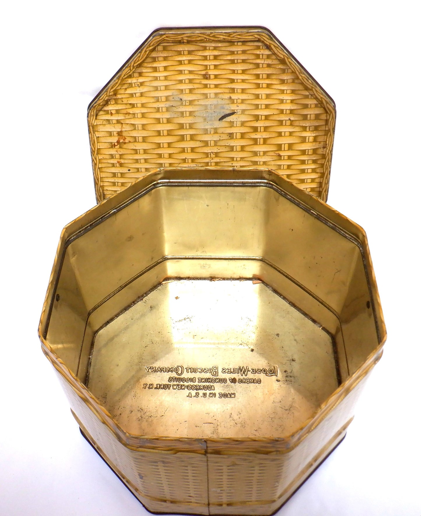 The Famous Antique American Wicker Picnic Basket Tin, by The LOOSE-WILES BISCUIT COMPANY