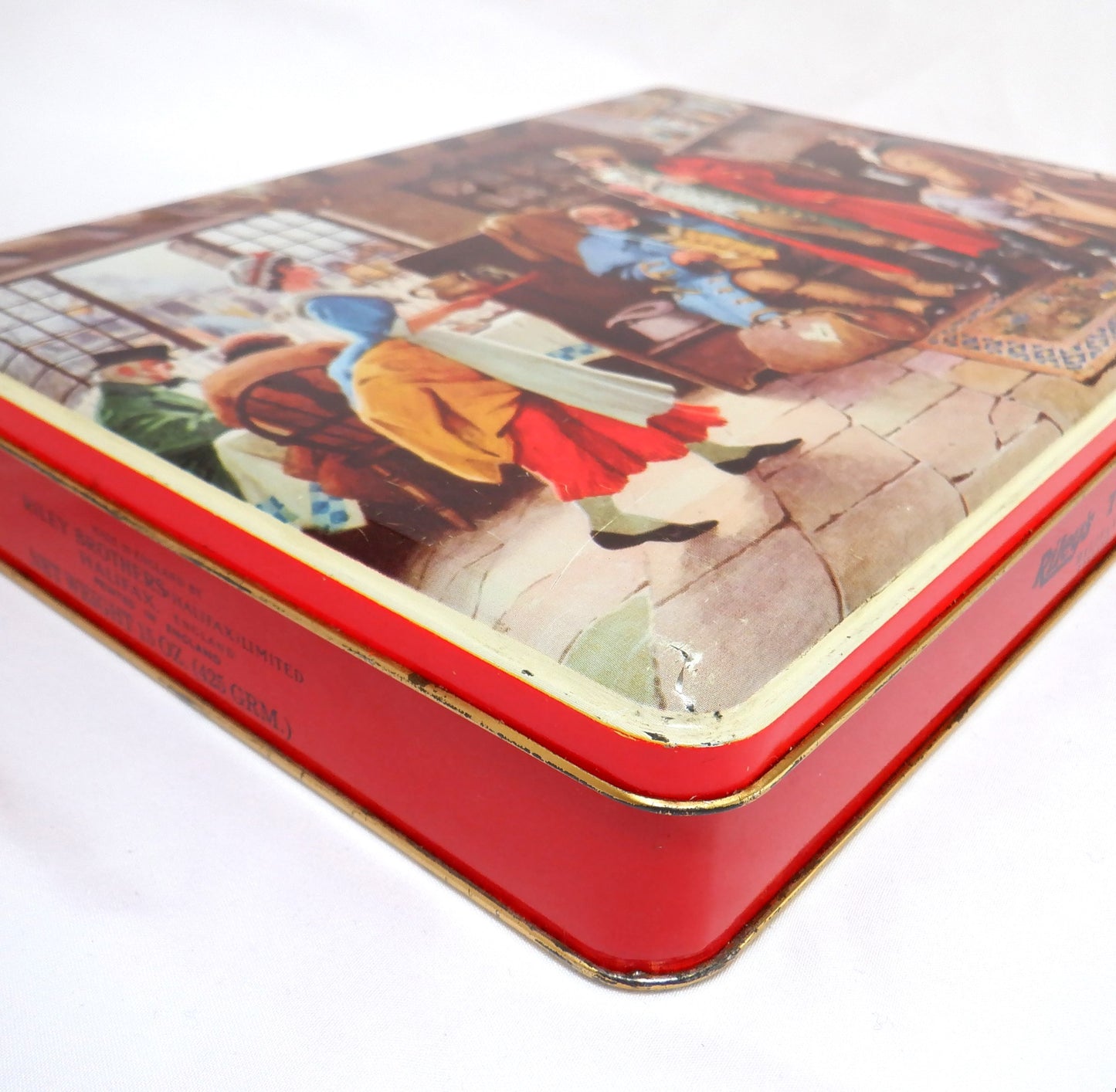 Vintage Toffee Tin Container by RILEY'S BROTHERS of Halifax, England: 'Ye Olde Inn & Carriage Pub'