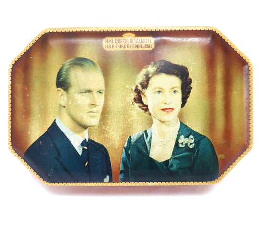 Vintage 1953 Queen Elizabeth II Coronation Tin, by The DAINTEE Confectionery Company of Blackpool, England