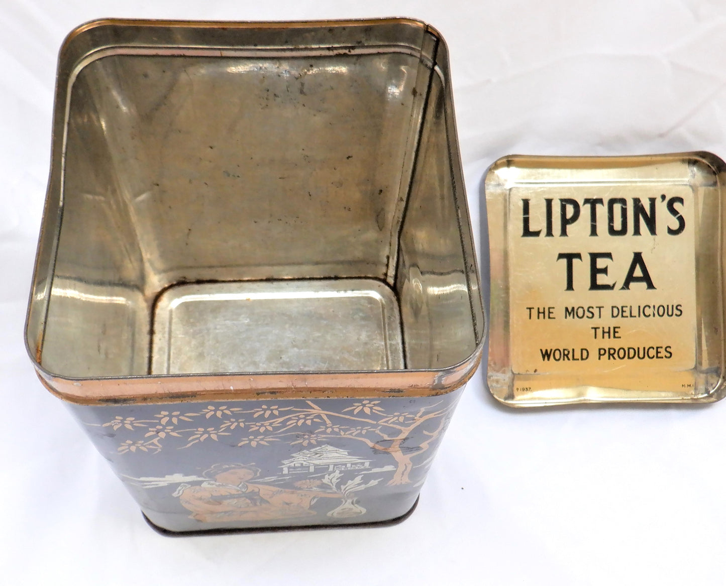 Vintage Lipton's Tea Storage Tin: 'THE JAPANESE TEA SERVERS'