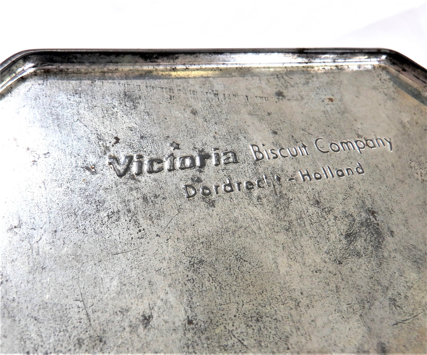 "ONE TALL SHIP" Rare Octagon Hinged-Lid Vintage Tin Container by Victoria Biscuit Company of Holland.