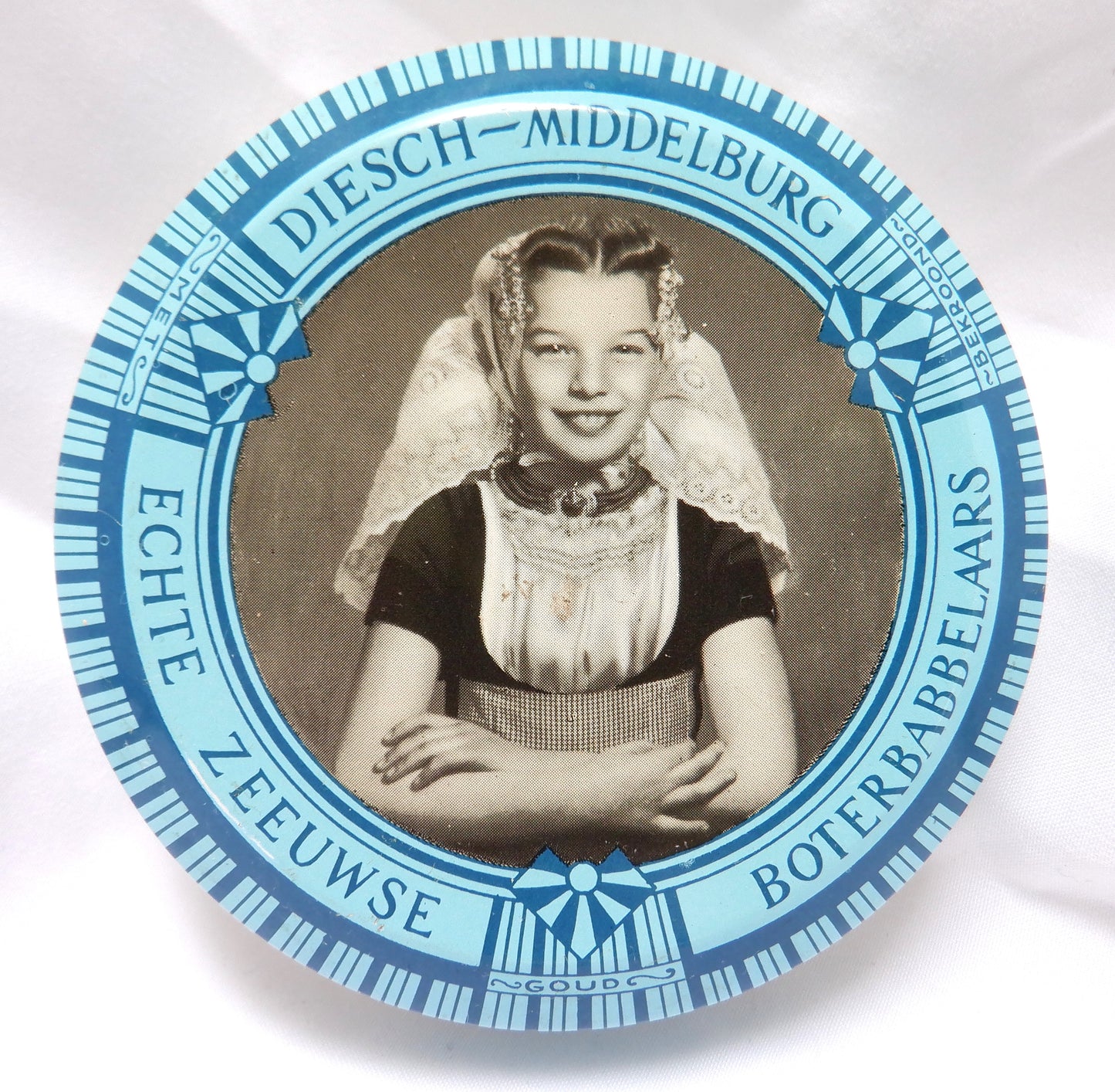 "DUTCH GIRL" Round Vintage Pocket Candy Tin by Diesch-Middelburg of Holland!