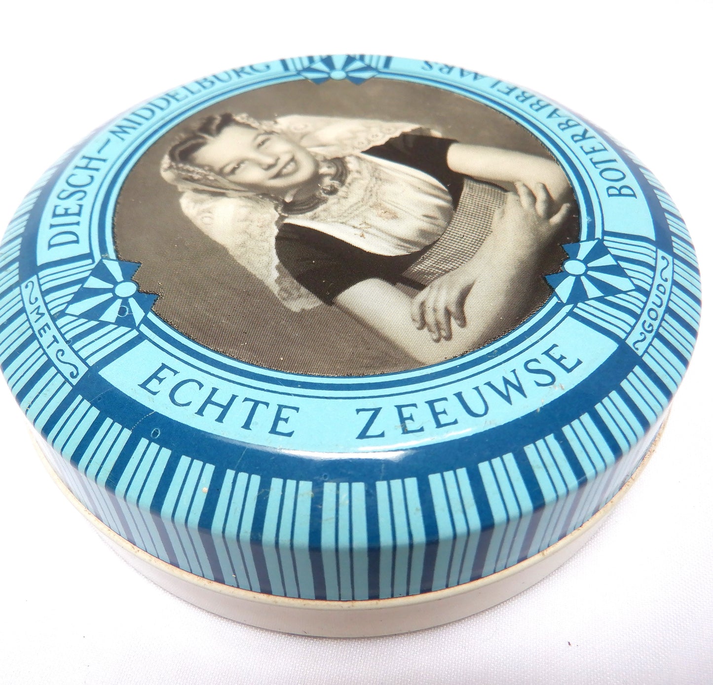 "DUTCH GIRL" Round Vintage Pocket Candy Tin by Diesch-Middelburg of Holland!