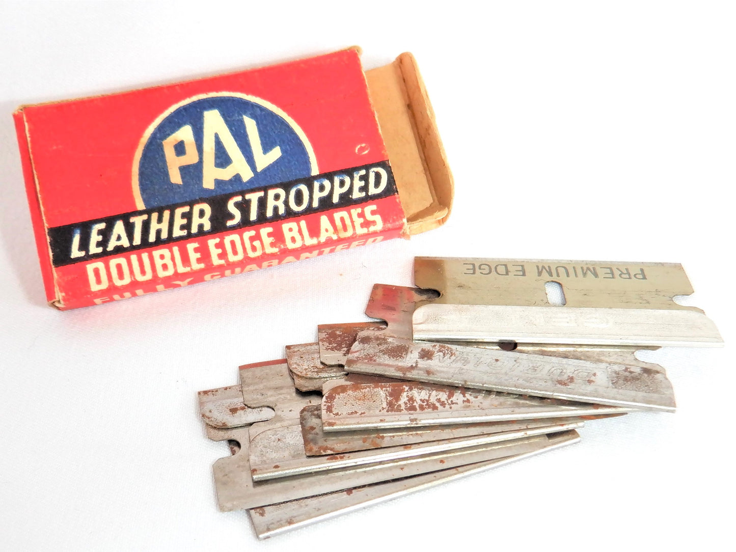 PAL LEATHER STROPPED DOUBLE EDGE SHAVING BLADES, Made in Canada Cardboard Box, 1940's