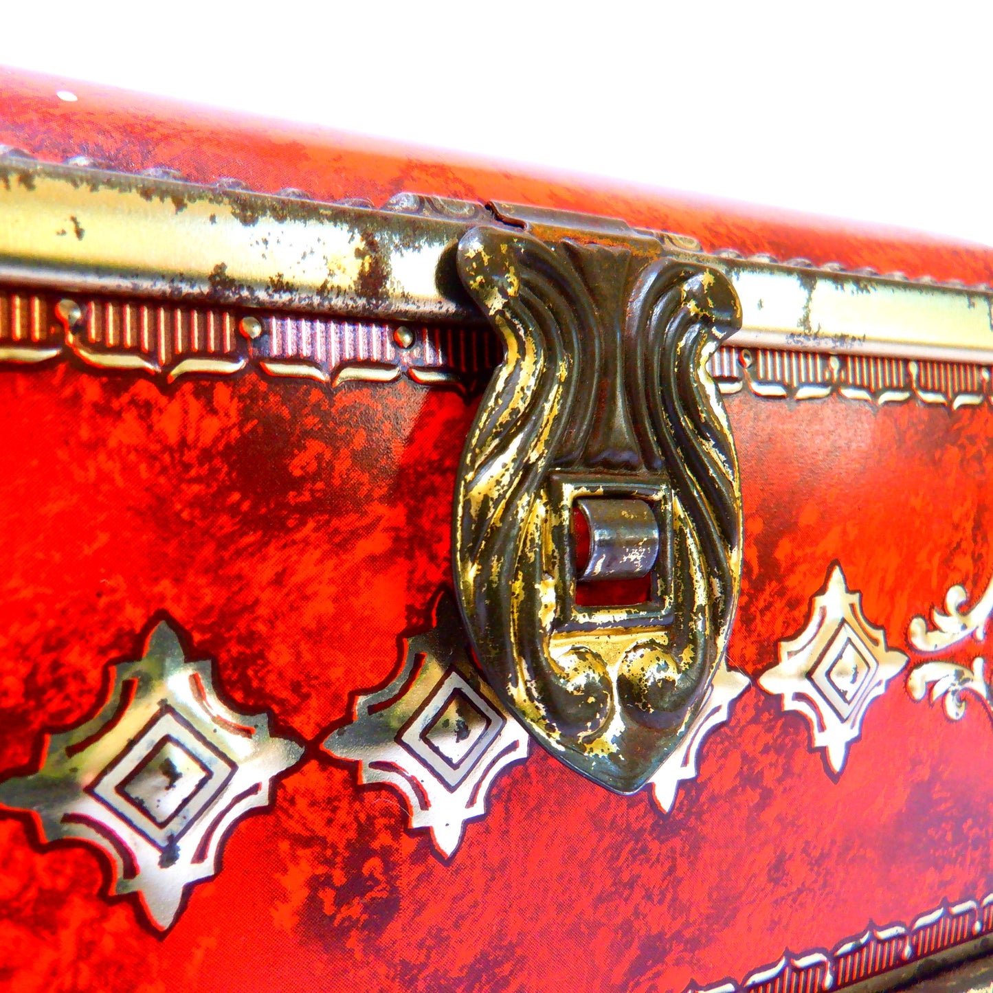 'KINGS RANSOM ANTIQUE TREASURE CHEST' with Money Slot & Hasp, by The Blue Bird Confectionary Company of England