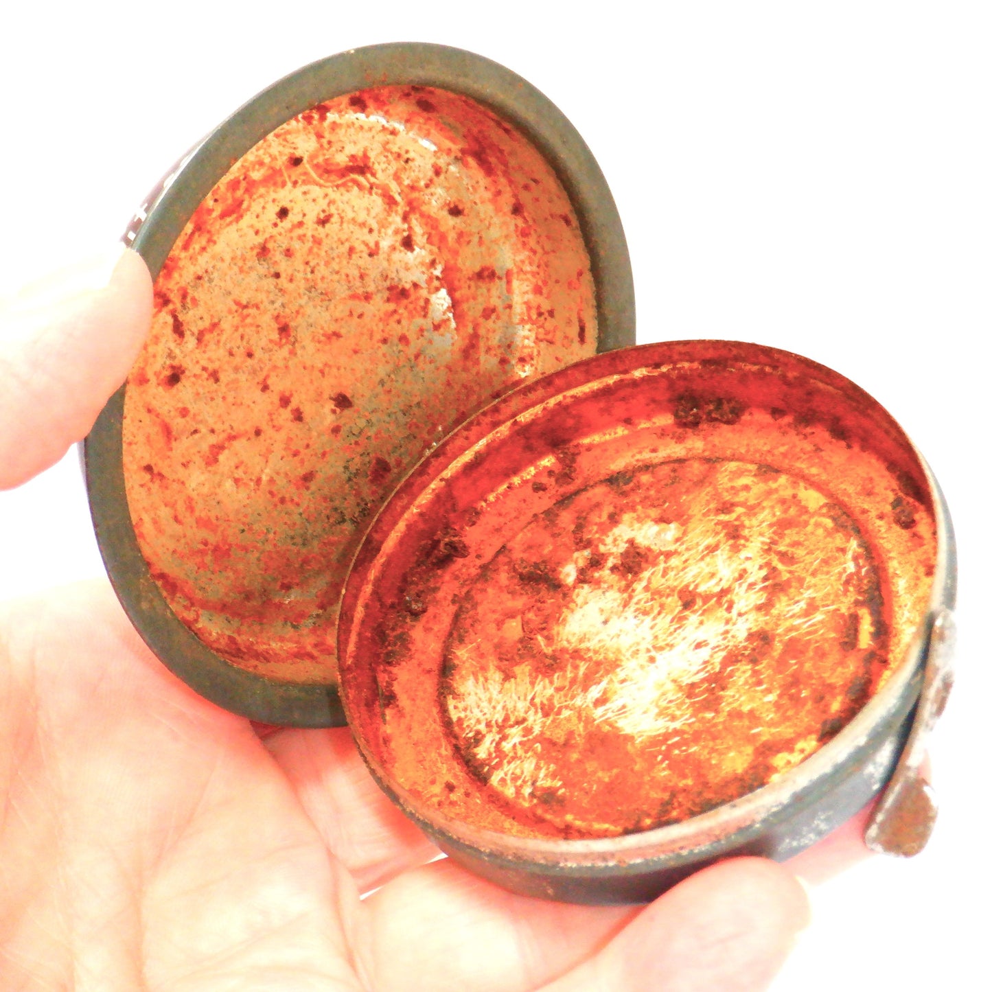 "IT" FINE WATERPROOF SHOE POLISH Vintage Tin Can Container, from Toronto CANADA