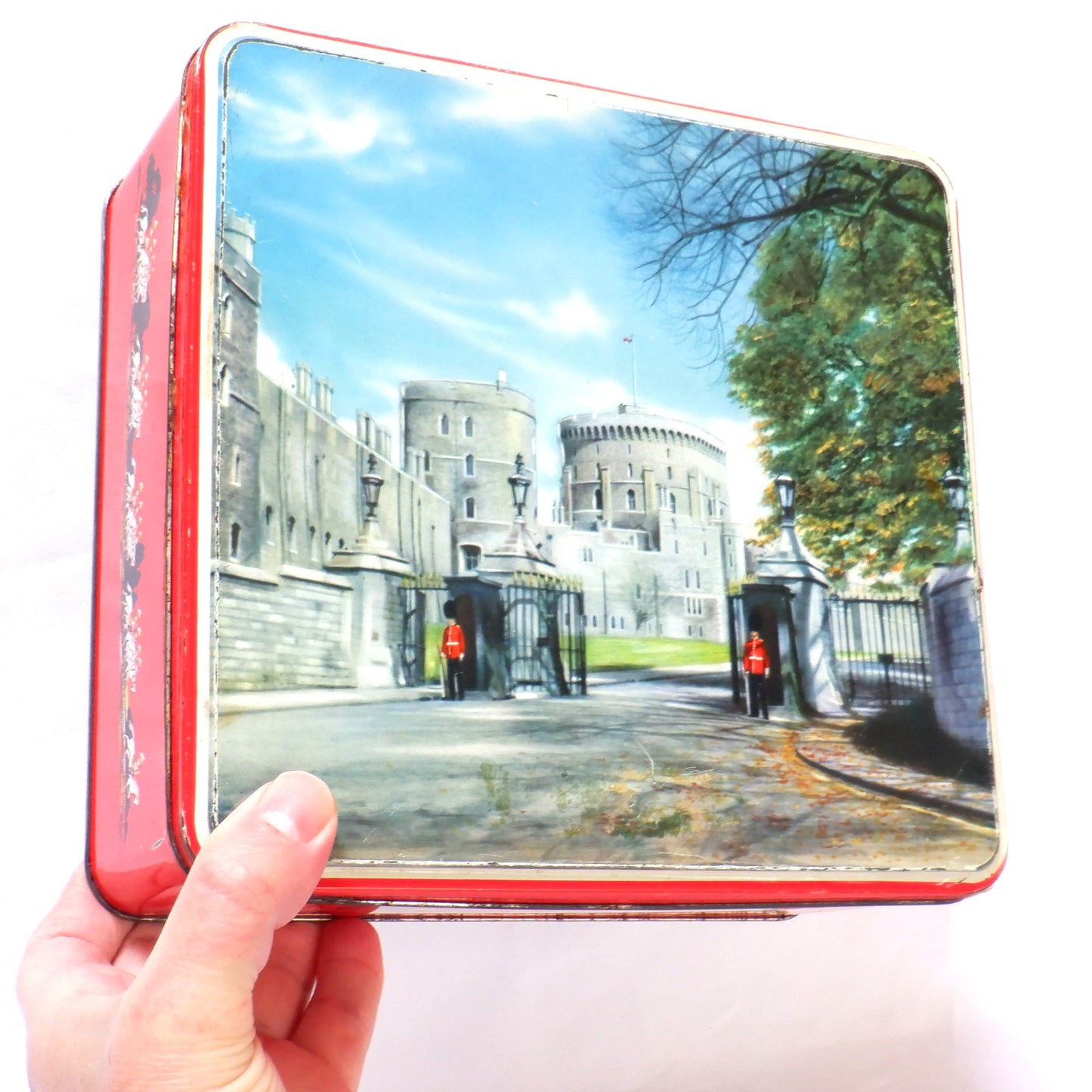 HRM's QUEEN ELIZABETH II WINDSOR CASTLE, Vintage Tin by Huntley & Palmer Biscuits #2