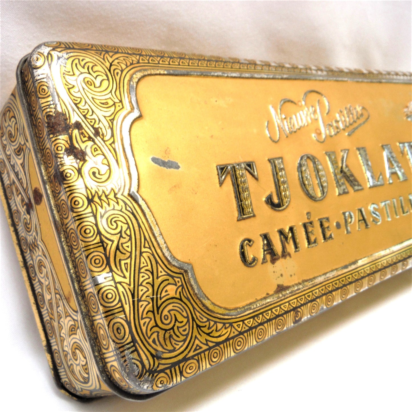 TJOKLAT CAMEE-PASTILLES, An Antique Chocolate Tin Container from Amsterdam