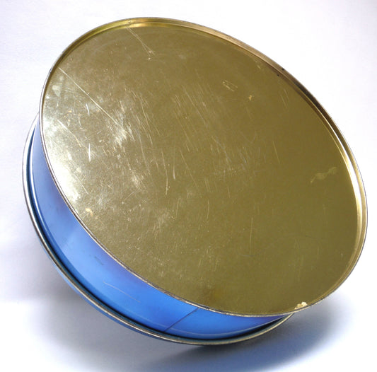 VINTAGE LARGE ROUND BISCUIT CAKE TIN: 'Three White Flowers in a Field of Wheat'