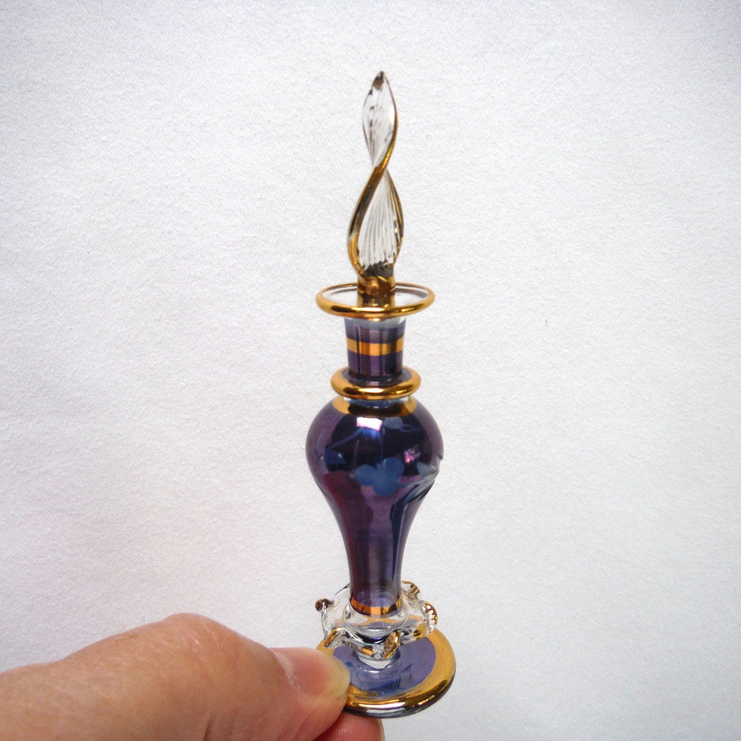 MINIATURE EGYPTIAN PERFUME BOTTLE: 'Nefertitis Tears 18 K gold glided, amethyst toned, mouth blown, hand-cut'