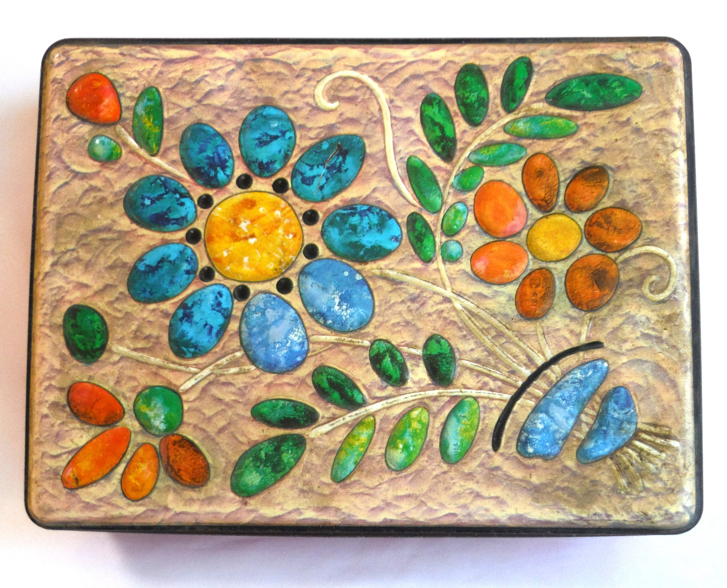 CARRS OF CARLISLE Vintage Hinged-Lid Tin Container: 'Beach Gem Stones'