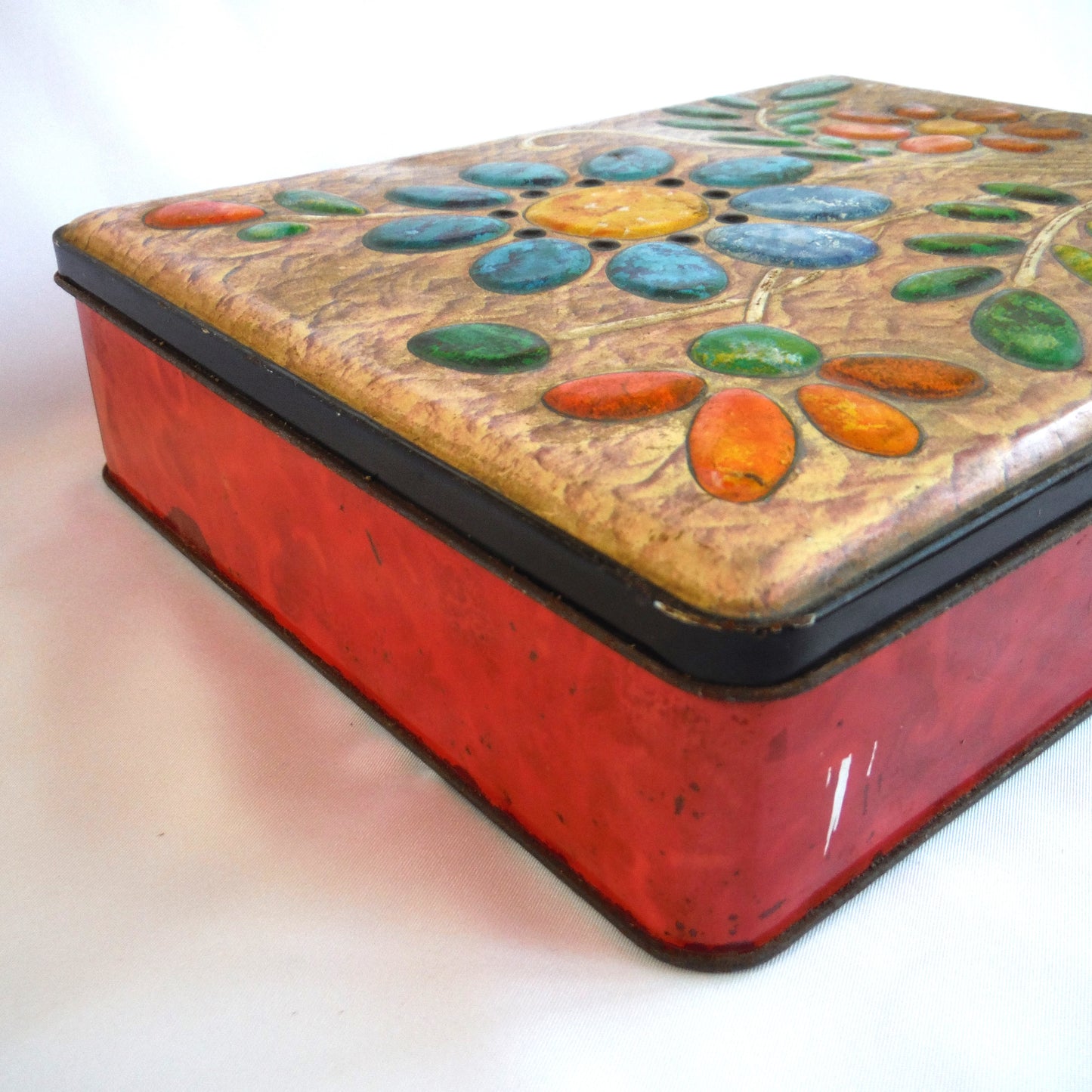 CARRS OF CARLISLE Vintage Hinged-Lid Tin Container: 'Beach Gem Stones'