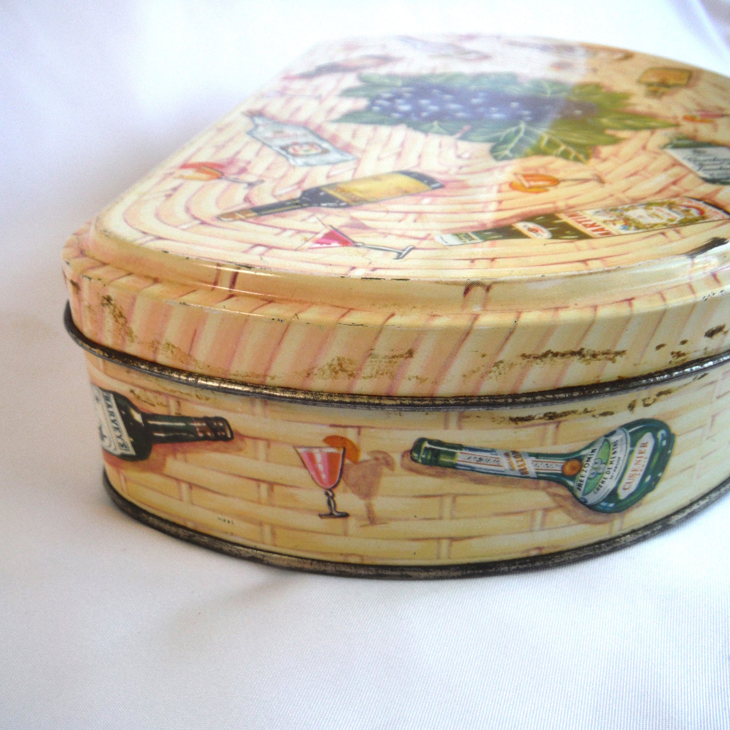 Huntley & Palmers of Post WWII London Vintage Tin Container: THE COCKTAIL BASKET, #2
