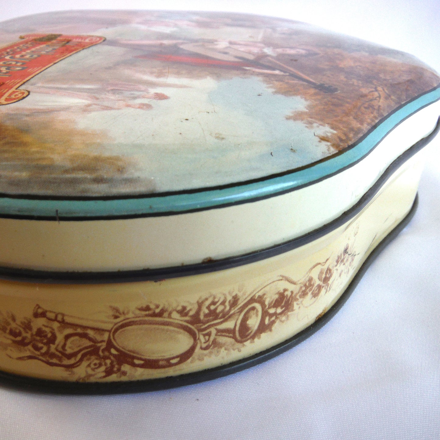 STUNNING ANTIQUE TIN CONTAINER, by Huntley & Palmers Assorted Biscuits of London : "MUSICAL GARDEN GIRLS"