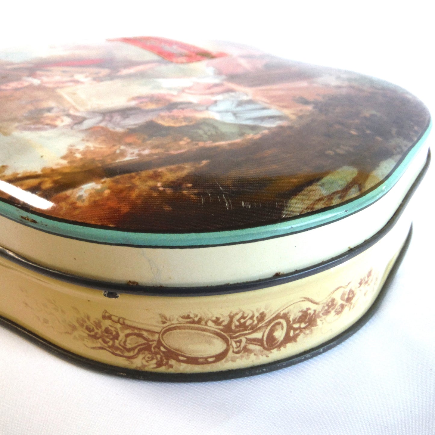 STUNNING ANTIQUE TIN CONTAINER, by Huntley & Palmers Assorted Biscuits of London : "MUSICAL GARDEN GIRLS"