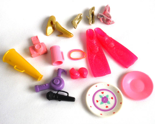 MADDIE MOD ACCESSORIES, For any 11.5-inch Tall Barbie Doll: LOT 1, ASSORTED ITEMS, such as CAMERA, FINS, MEGAPHONE, HAIR BLOWER