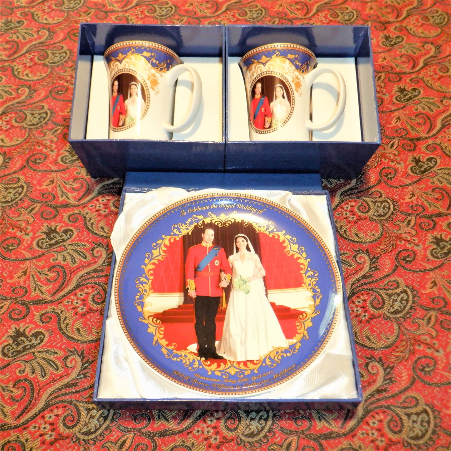 HRH Prince William & Catherine Middleton ROYAL WEDDING PLATE AND 2-TEA CUP Commemorative Set, by McIntosh