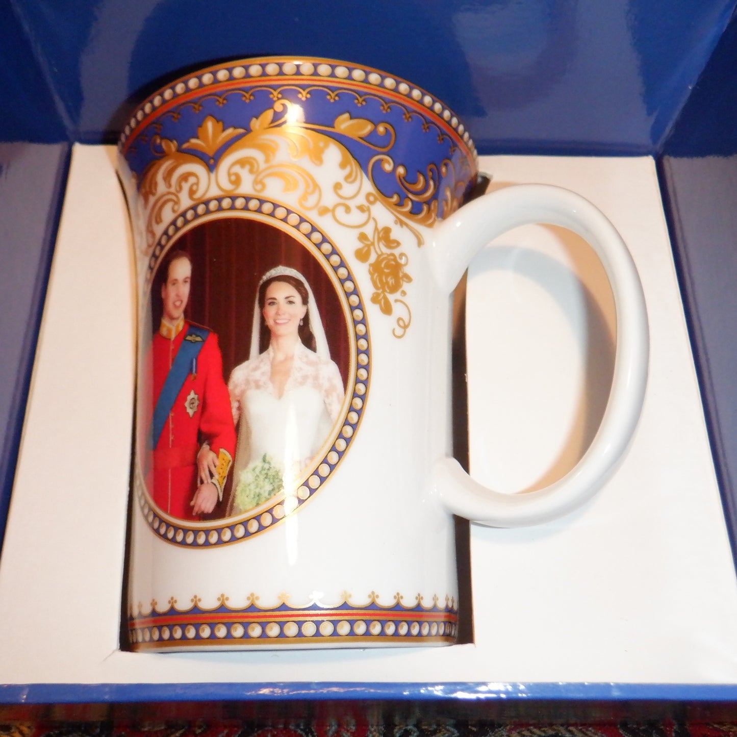 HRH Prince William & Catherine Middleton ROYAL WEDDING PLATE AND 2-TEA CUP Commemorative Set, by McIntosh