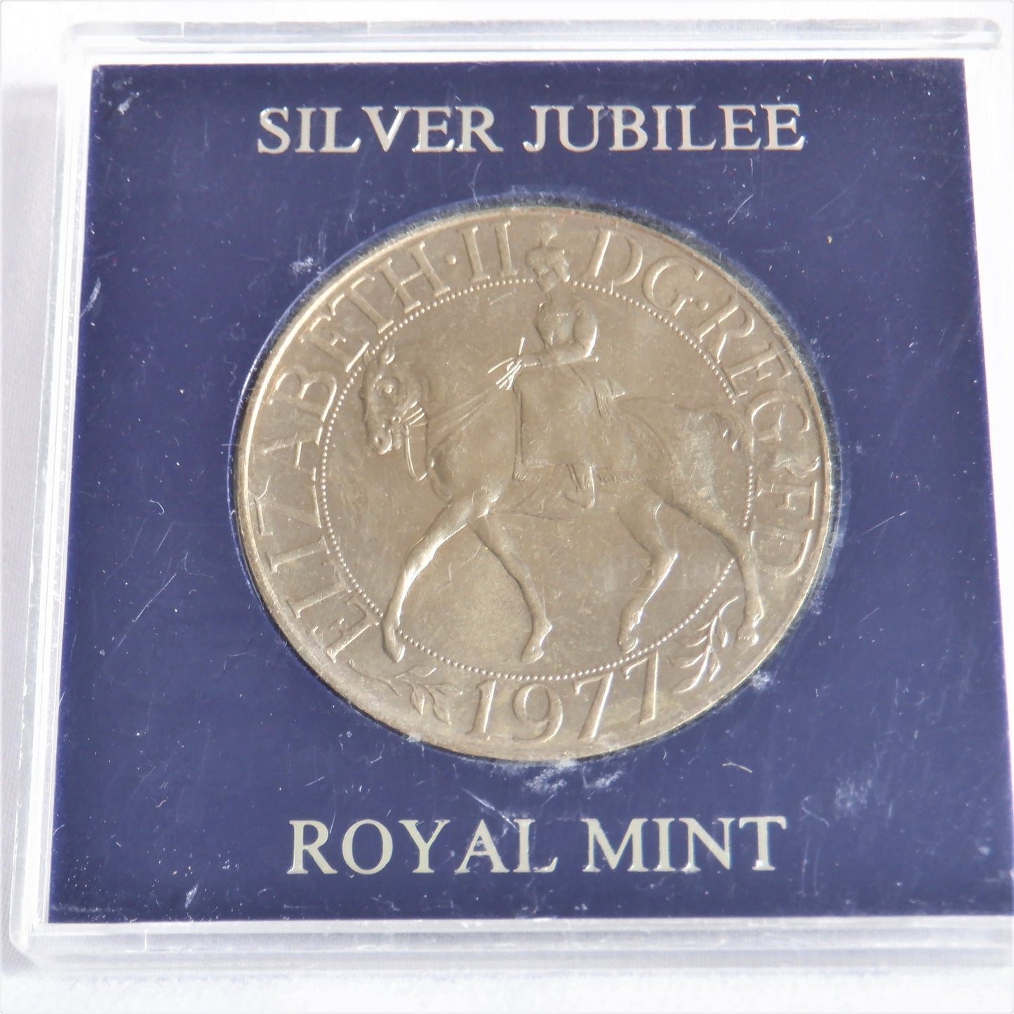 THE SILVER JUBILEE BRITISH CROWN COIN: 25th Anniversary of QUEEN ELIZABETH II, (1952-1977)