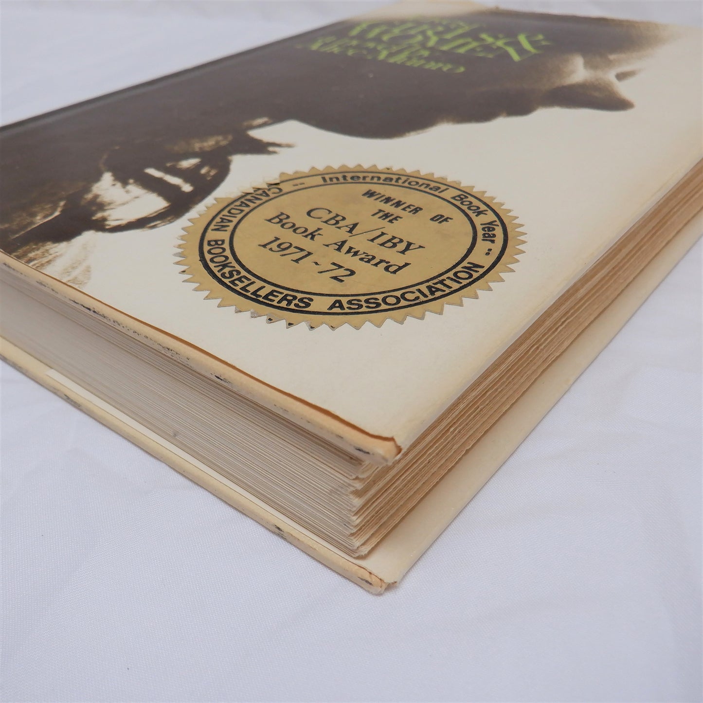 LIVES OF GIRLS AND WOMEN, The Original 1971 Novel Printed in Canada, by ALICE MUNRO (1st Ed. SIGNED)