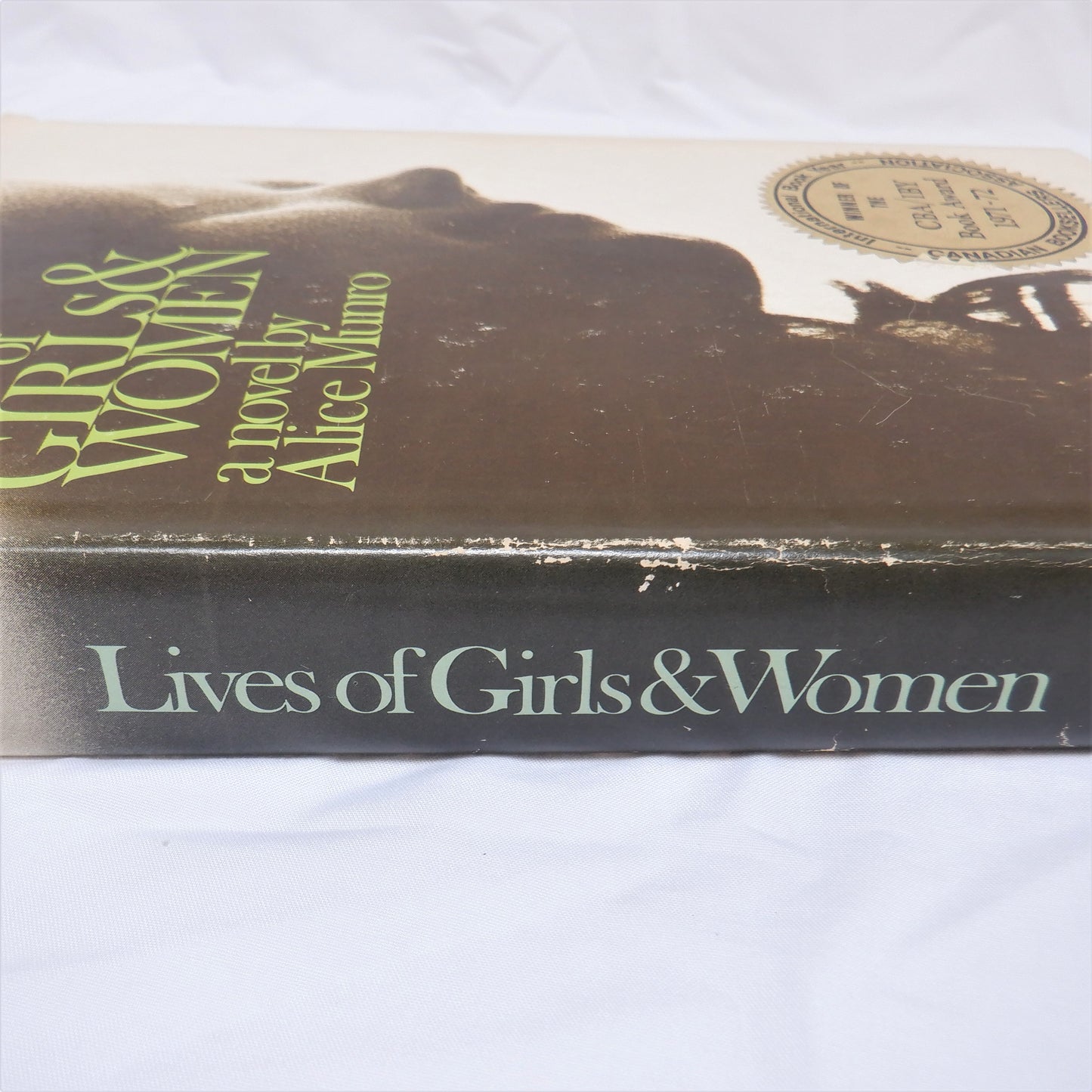 LIVES OF GIRLS AND WOMEN, The Original 1971 Novel Printed in Canada, by ALICE MUNRO (1st Ed. SIGNED)