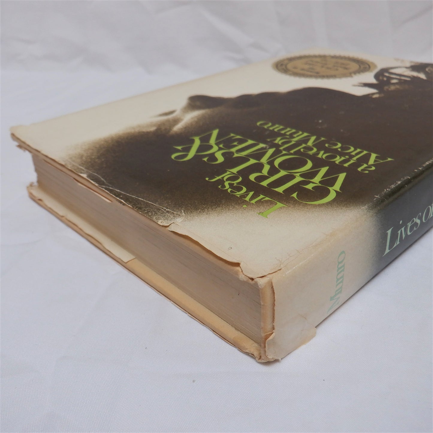 LIVES OF GIRLS AND WOMEN, The Original 1971 Novel Printed in Canada, by ALICE MUNRO (1st Ed. SIGNED)