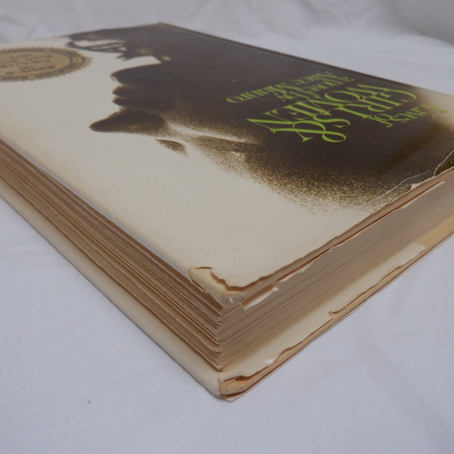 LIVES OF GIRLS AND WOMEN, The Original 1971 Novel Printed in Canada, by ALICE MUNRO (1st Ed. SIGNED)