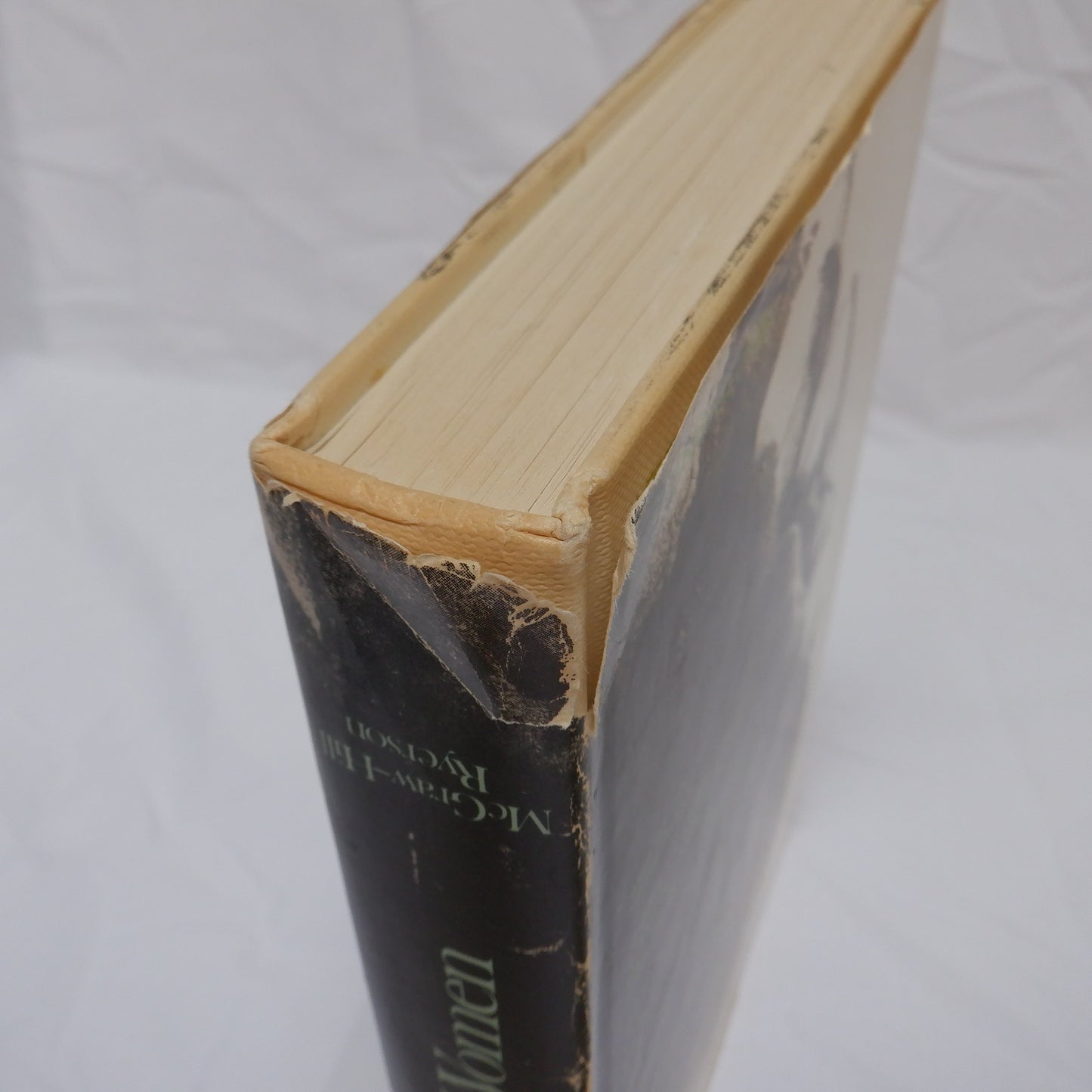 LIVES OF GIRLS AND WOMEN, The Original 1971 Novel Printed in Canada, by ALICE MUNRO (1st Ed. SIGNED)