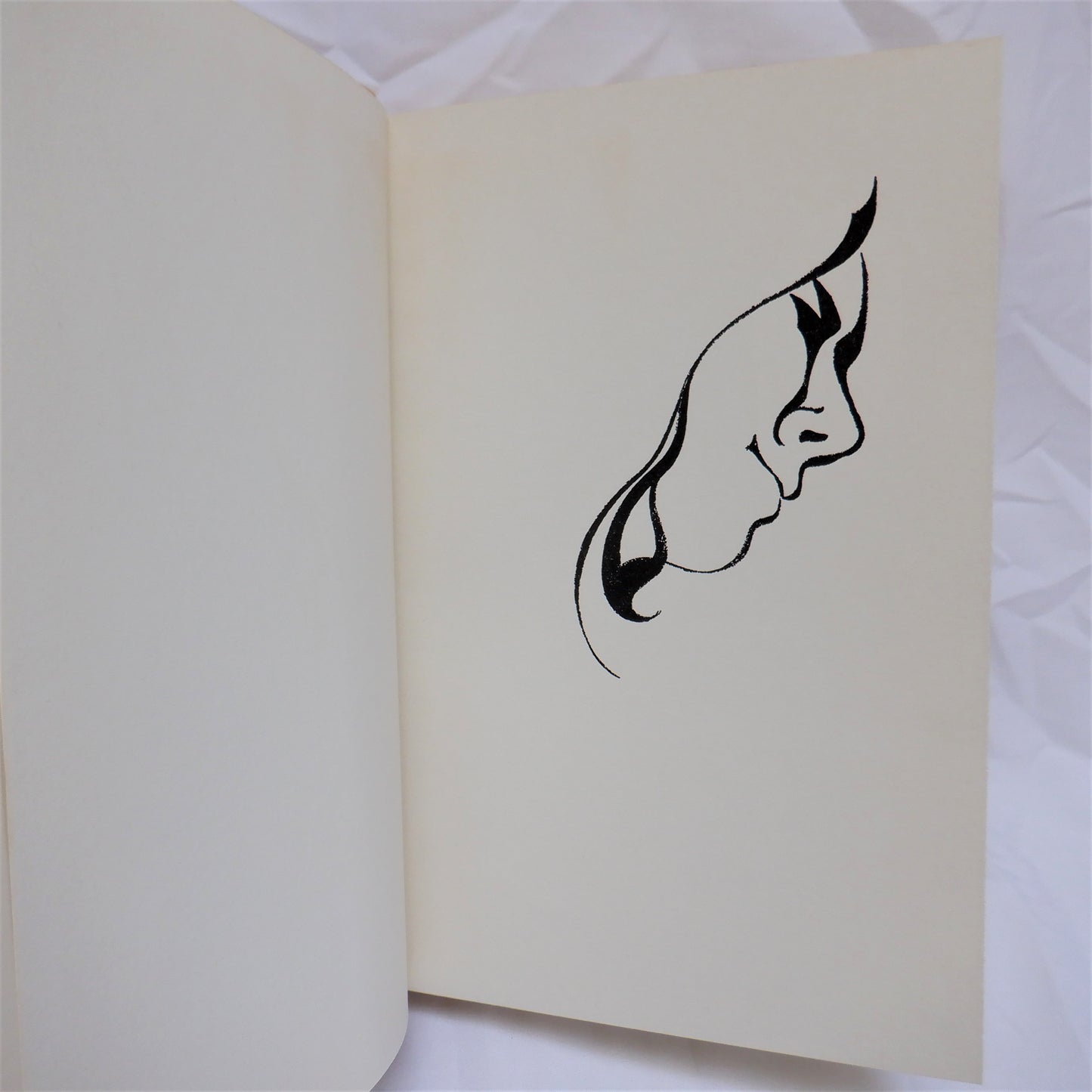 LIVES OF GIRLS AND WOMEN, The Original 1971 Novel Printed in Canada, by ALICE MUNRO (1st Ed. SIGNED)
