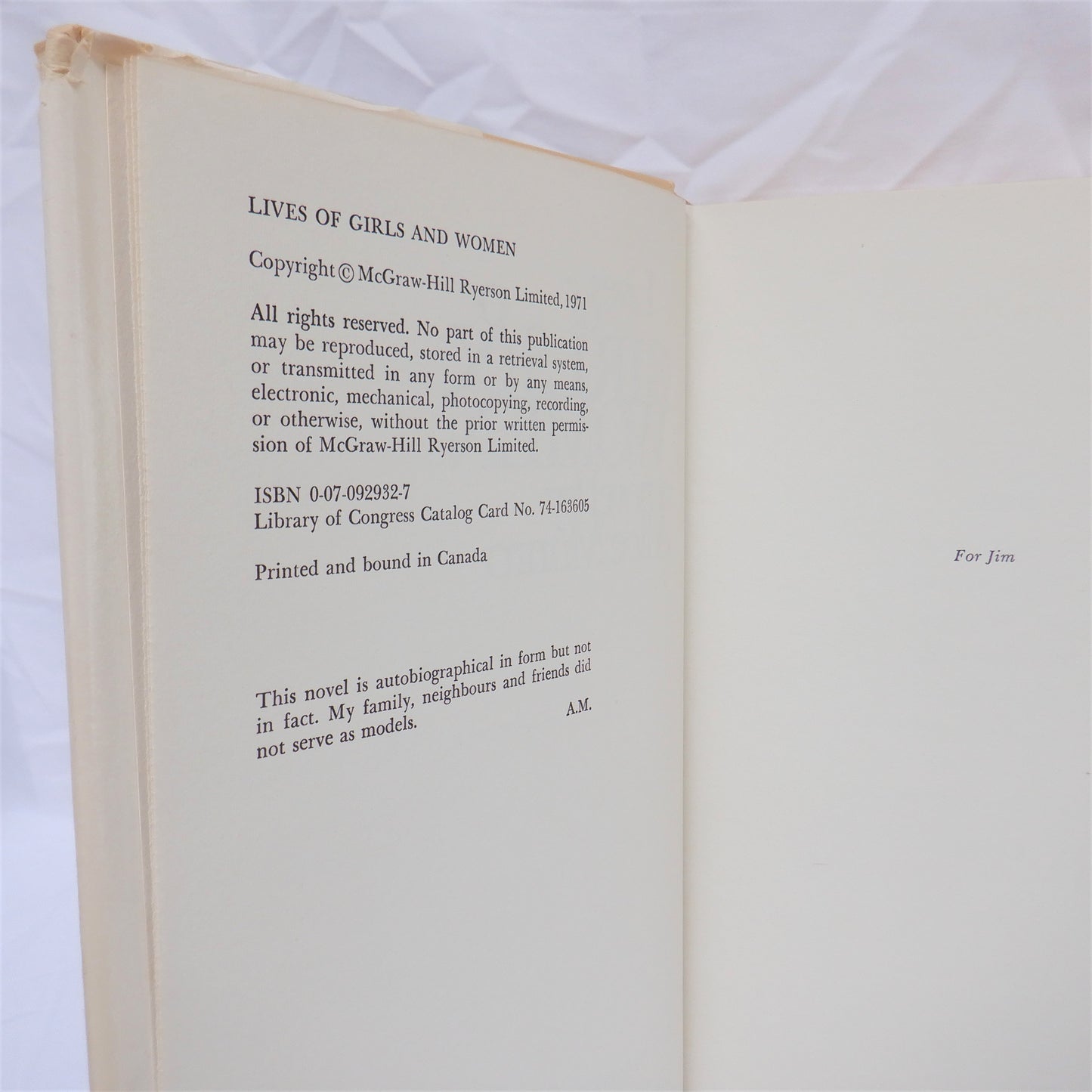 LIVES OF GIRLS AND WOMEN, The Original 1971 Novel Printed in Canada, by ALICE MUNRO (1st Ed. SIGNED)