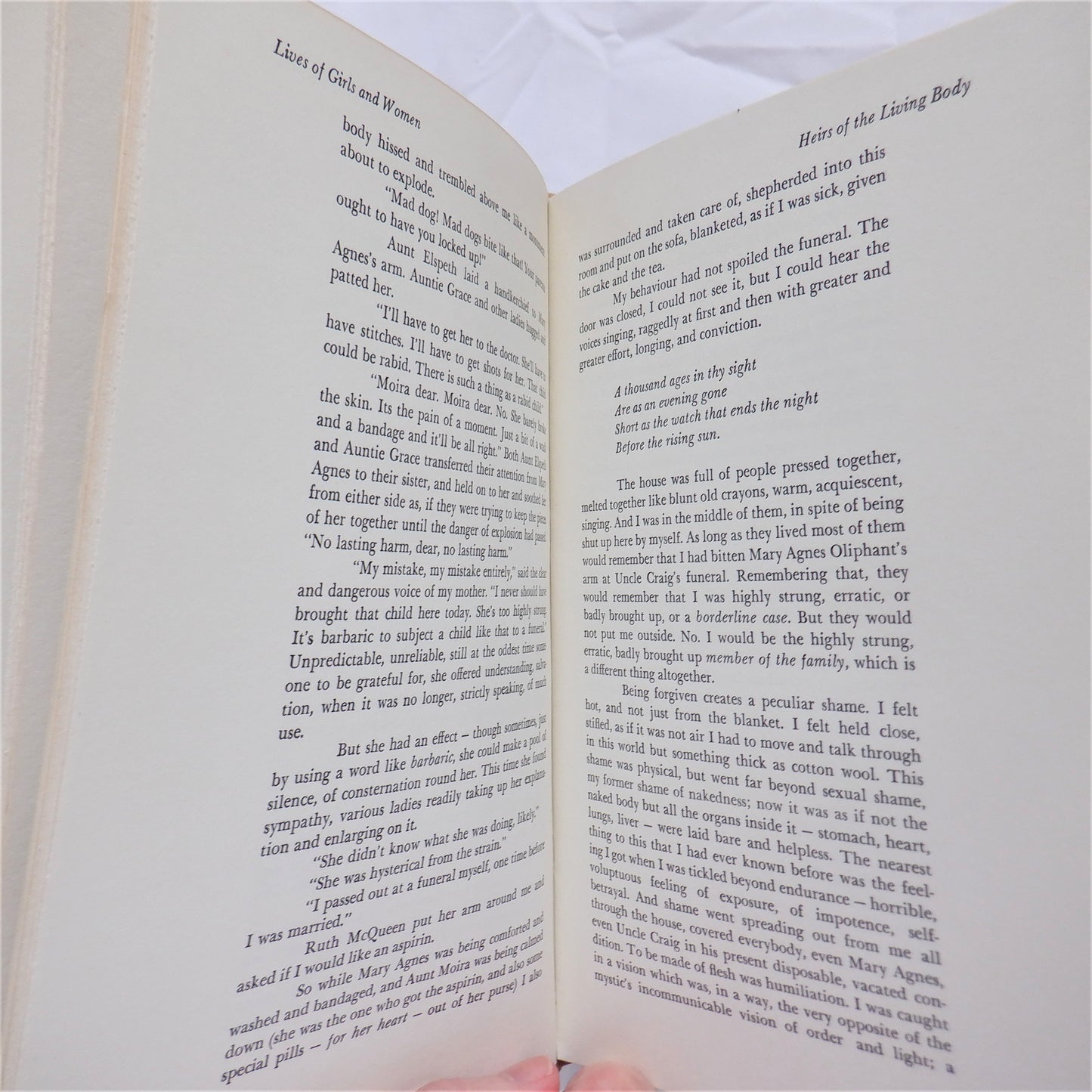 LIVES OF GIRLS AND WOMEN, The Original 1971 Novel Printed in Canada, by ALICE MUNRO (1st Ed. SIGNED)