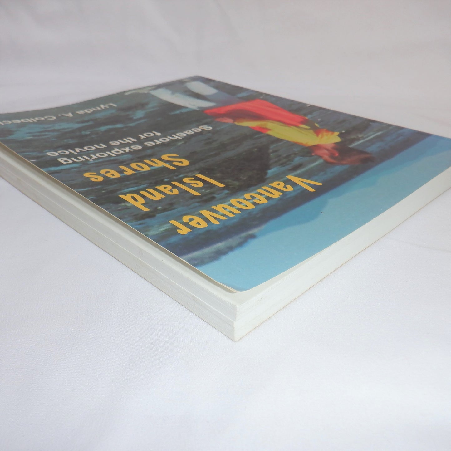 VANCOUVER ISLAND SHORES, Seashore exploring for the novice, by Lynda A. Colbeck (1st Ed. SIGNED)