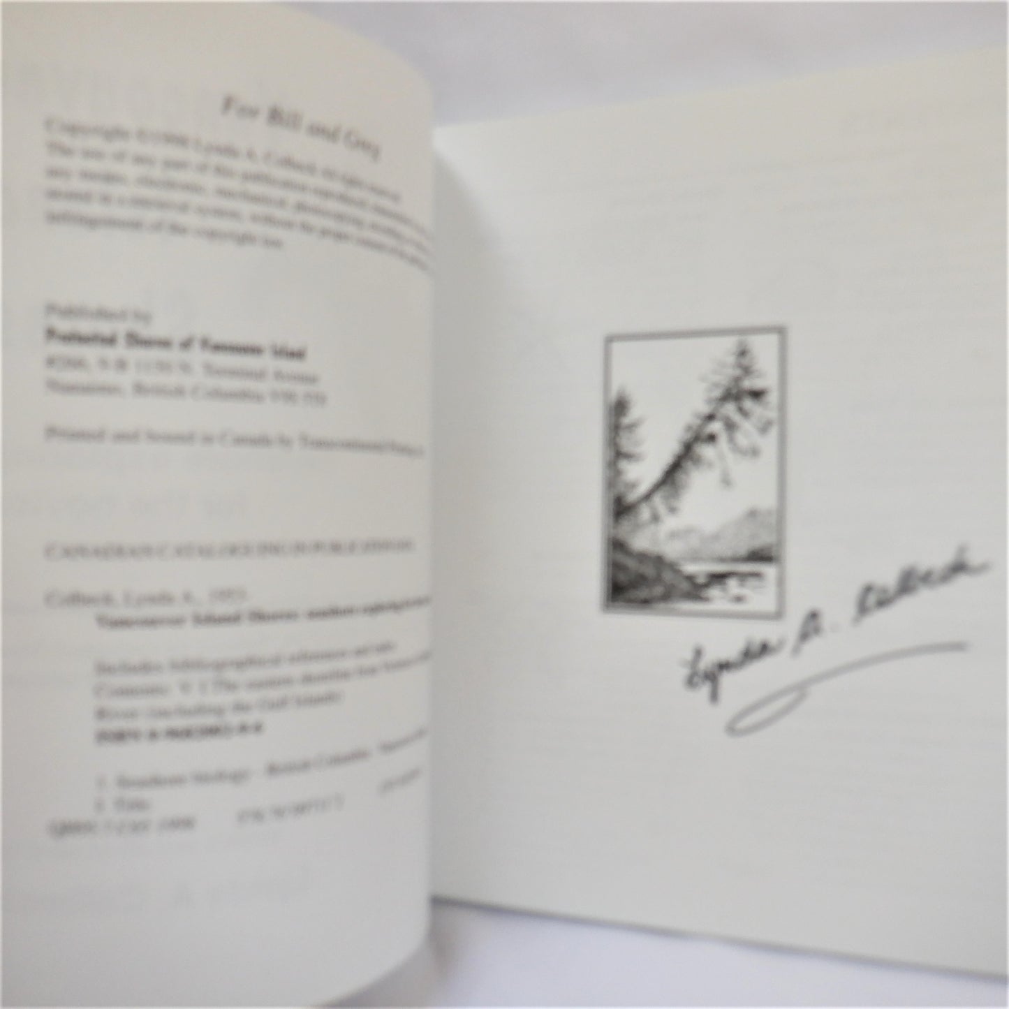 VANCOUVER ISLAND SHORES, Seashore exploring for the novice, by Lynda A. Colbeck (1st Ed. SIGNED)