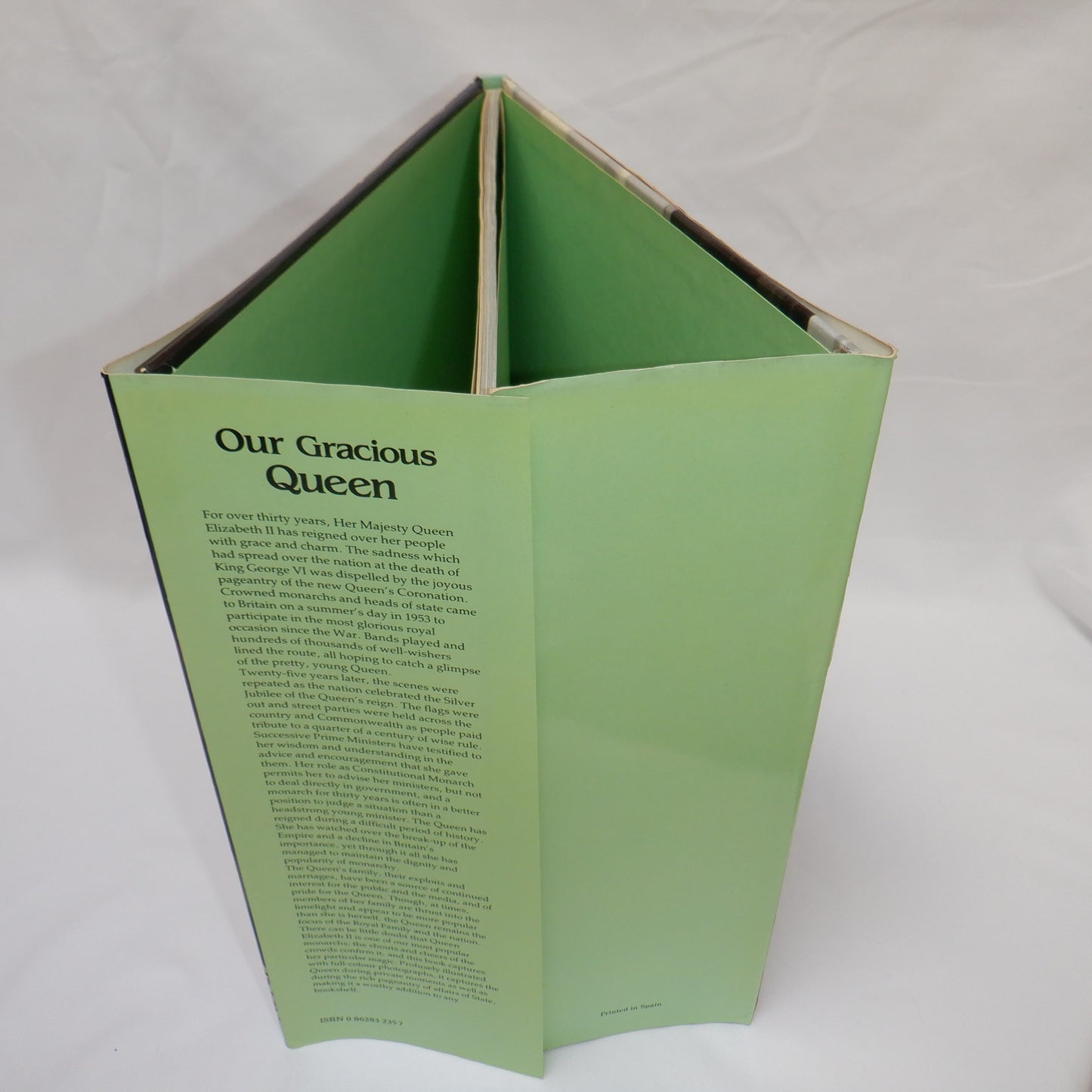 OUR GRACIOUS QUEEN, by Ted Smart & David Gibbon (1984 1st Ed.)
