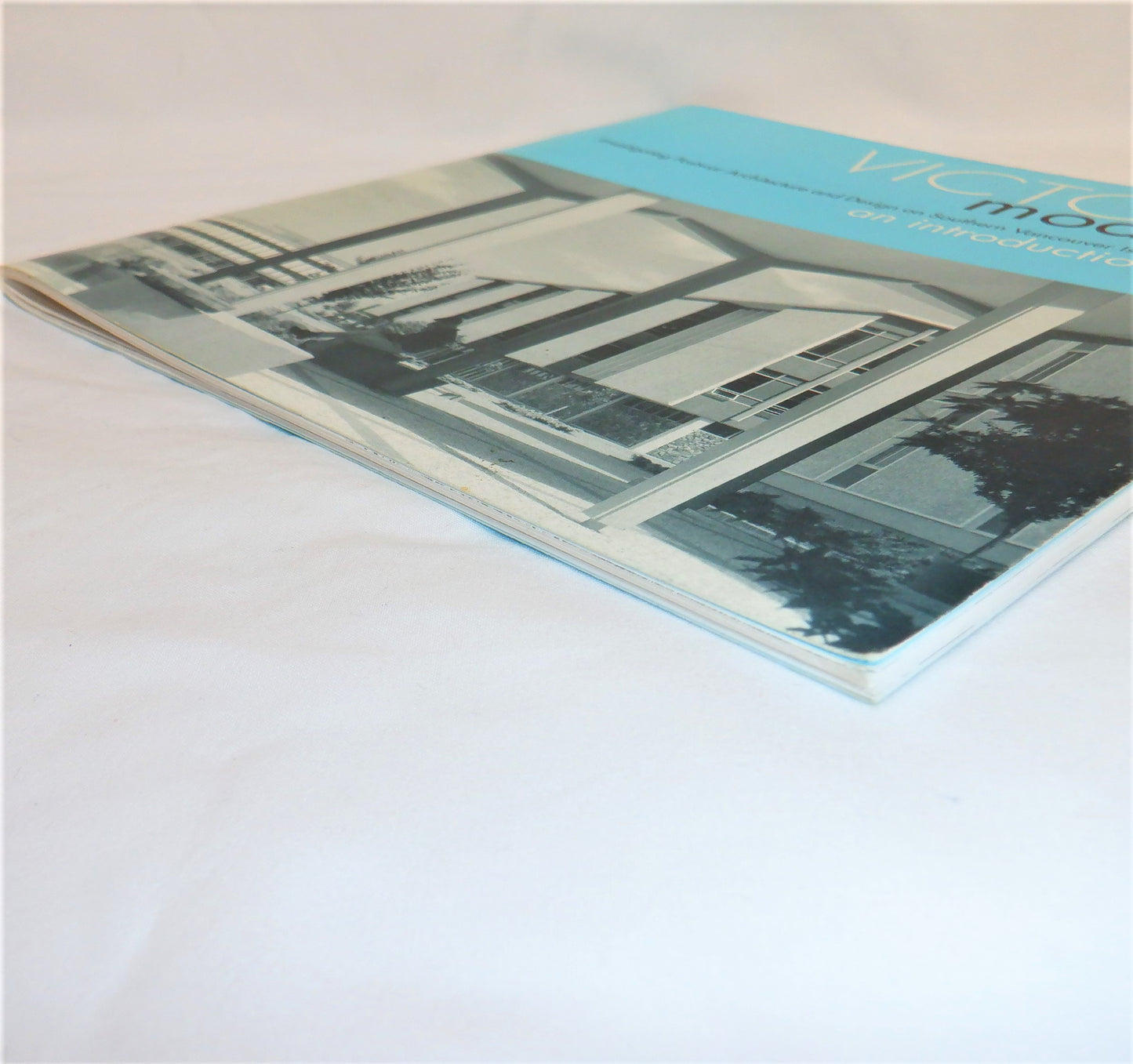 VICTORIA MODERN 1: Investigating Postwar Architecture and Design on Southern Vancouver Island, an Introduction by The University of Victoria (2005 1st Ed.)