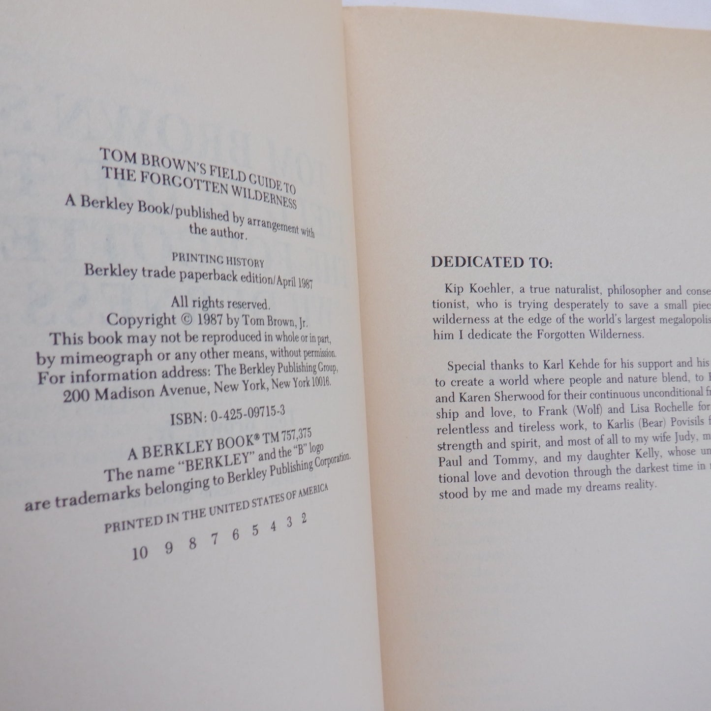 TOM BROWN'S FIELD GUIDE TO THE FORGOTTEN WILDERNESS, by Tom Brown Jr. (1987 1st Ed.)