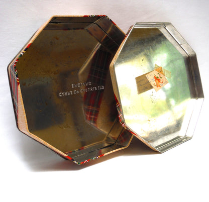 CARR'S THISTLE SHORTBREAD BISCUIT TIN, with Robert Burns Poem "Some hae meat and canna eat..."