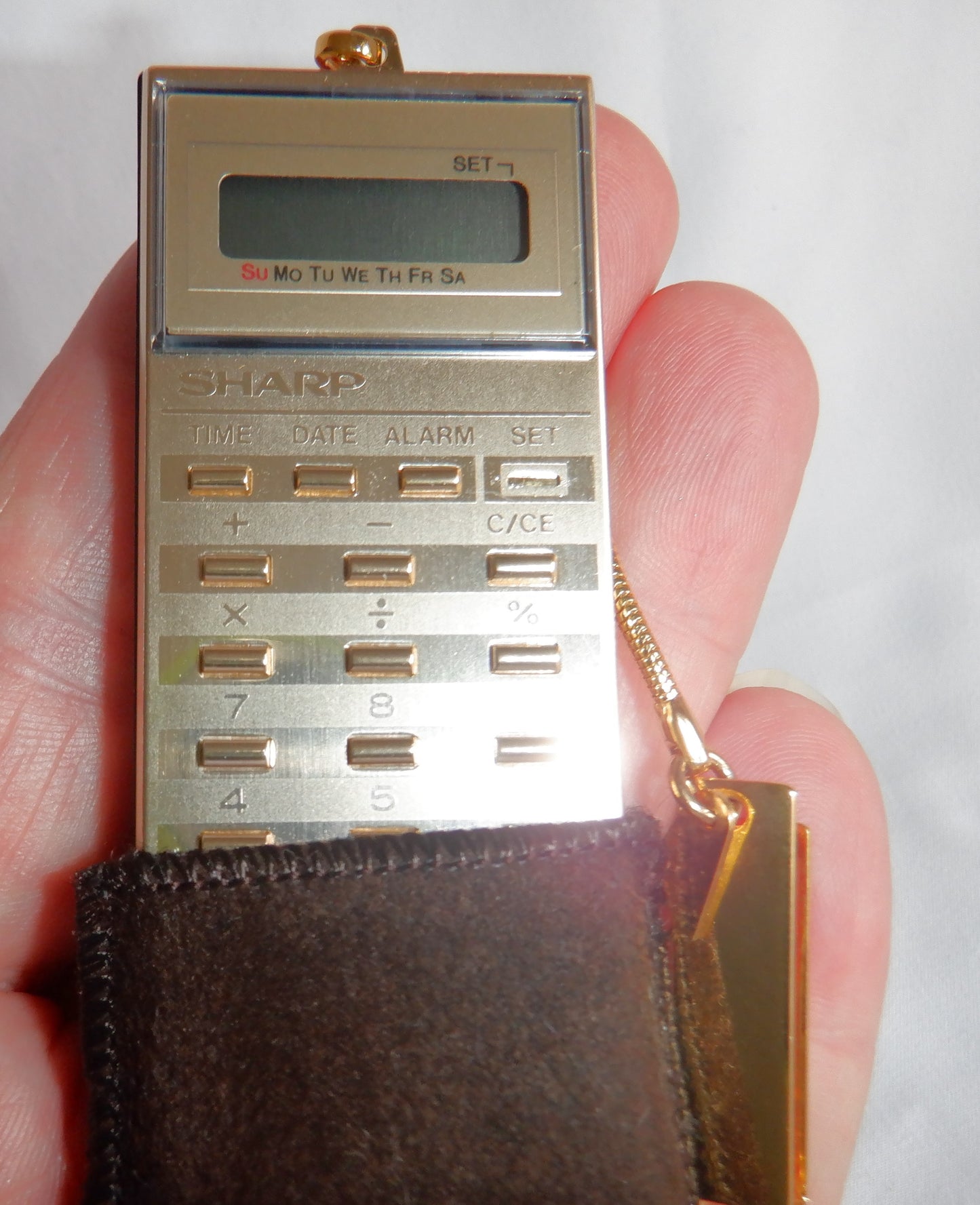 VINTAGE SHARP POCKET CALCULATOR, Model EL-8061S, MINT Condition w/chain, clasp, key & case! Made in Japan 1980's