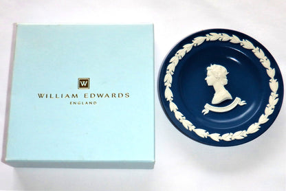 1952-1972  QUEEN ELIZABETH Silver Jubilee Cameo MINIATURE Wedgewood PLATE & Original WILLIAM EDWARD Box!