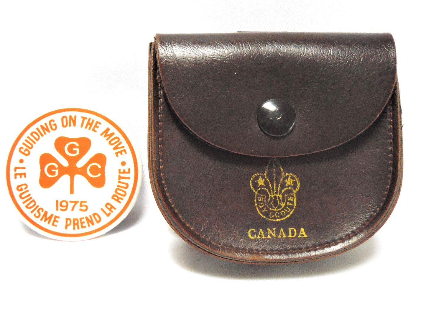 BOY SCOUTS OF CANADA, Mint Condition Vintage Brown Leather Waist Pouch, And Bonus GGC Badge, 1975