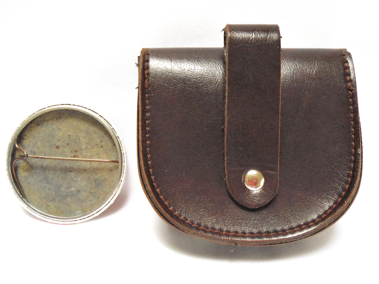 BOY SCOUTS OF CANADA, Mint Condition Vintage Brown Leather Waist Pouch, And Bonus GGC Badge, 1975