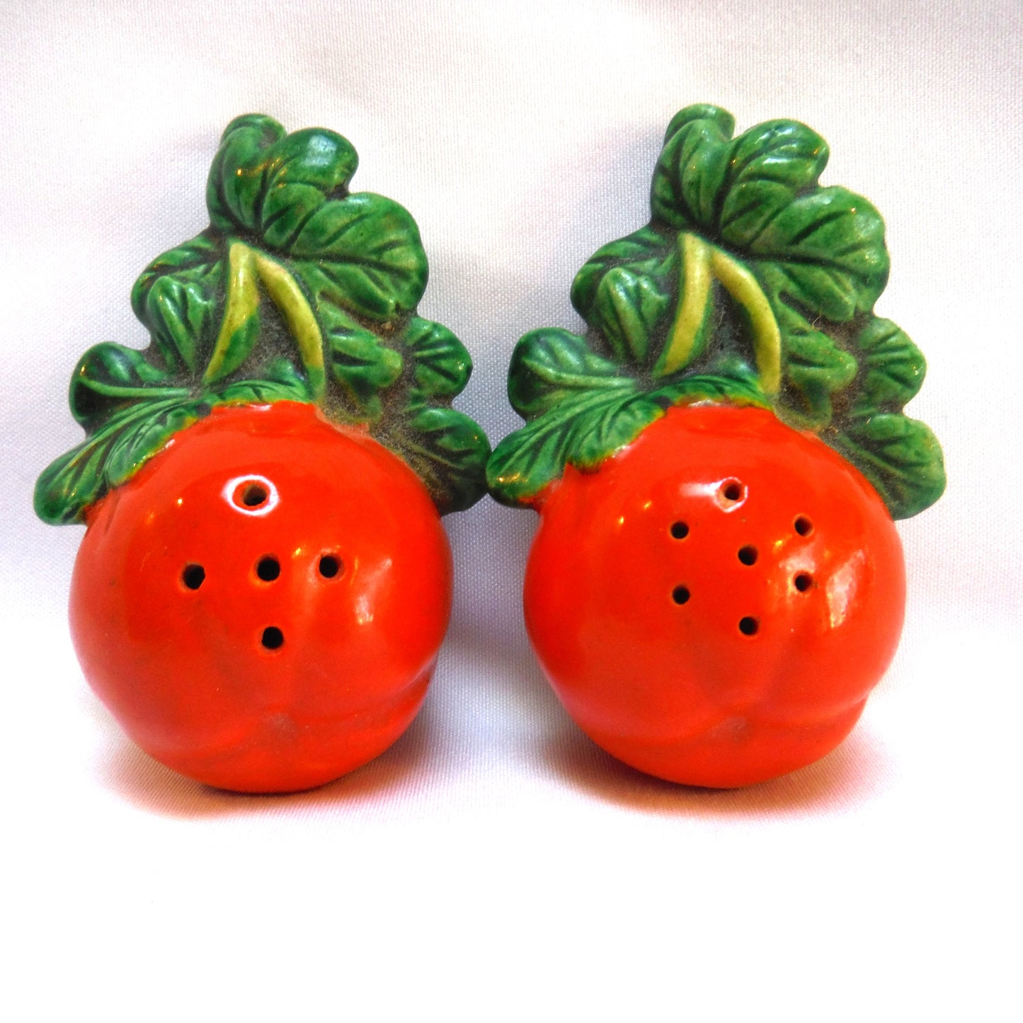 PAIR OF VINTAGE MINIATURE SALT & PEPPER SHAKERS: Hand-Painted Tomatoes?