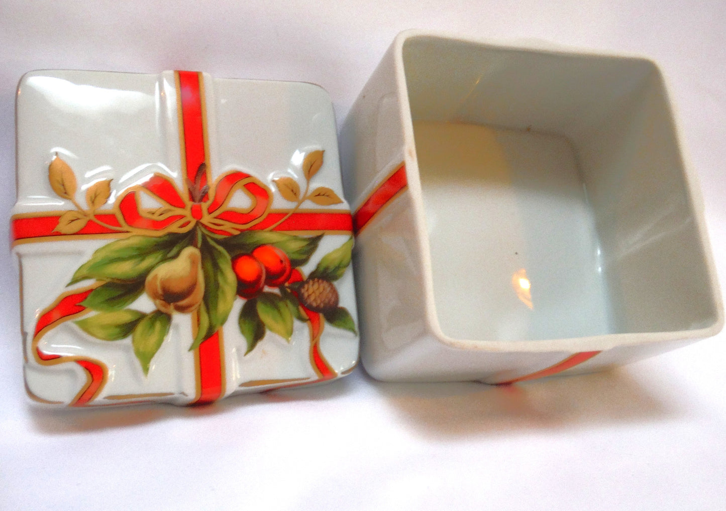 JAPANESE FINE BONE CHINA CHRISTMAS CANDY HOLDERS: 'Ribbon-Bound Basket with Handle & Lidded Box'