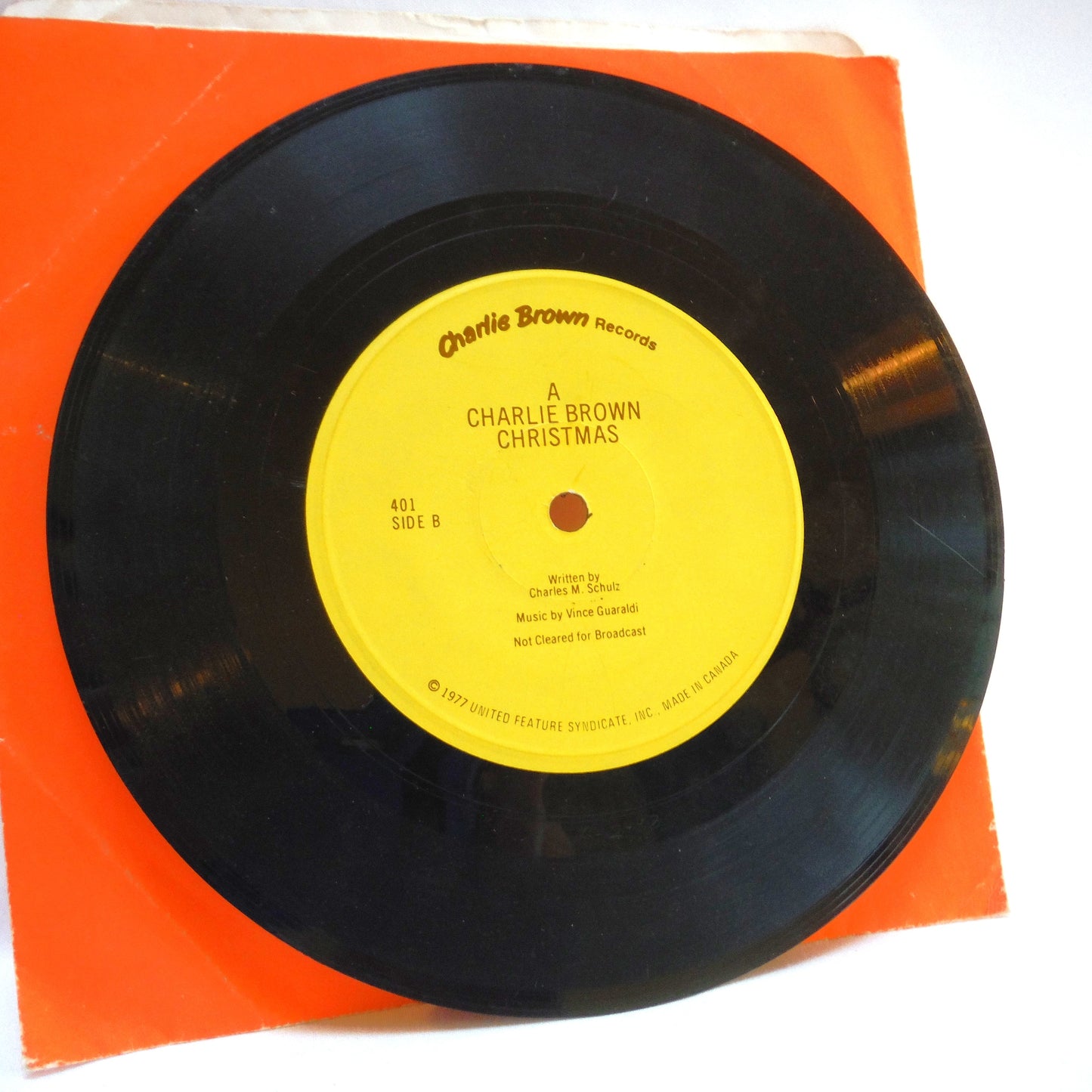 1977 COLUMBIA RECORDS 45 VINYL RECORD: A Charlie Brown Christmas