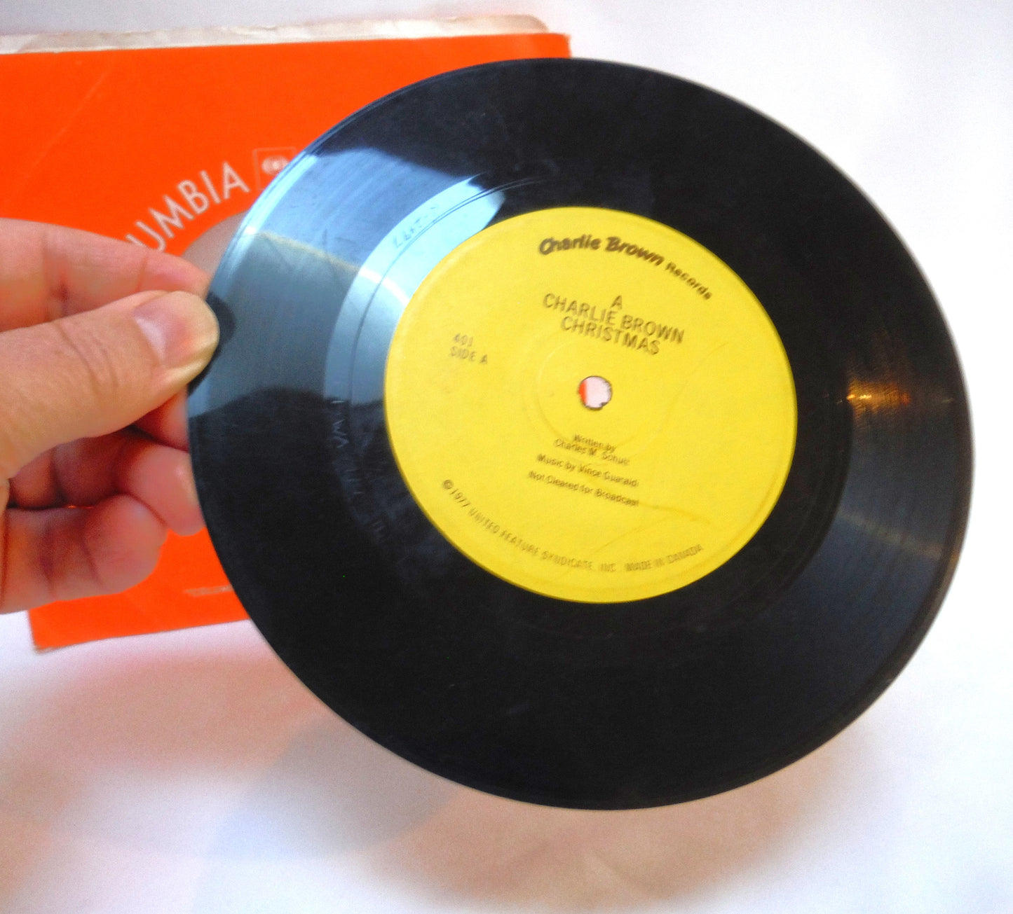 1977 COLUMBIA RECORDS 45 VINYL RECORD: A Charlie Brown Christmas