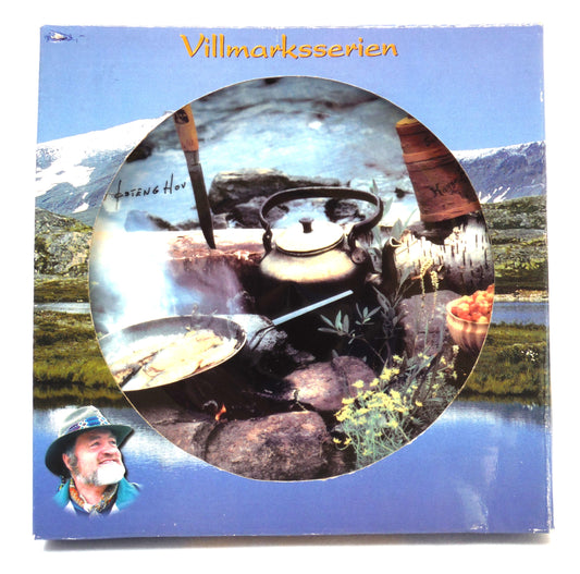Collectible Rare Vintage VILLMARKSSERIEN Signed Norway Plate in Original Box with COA Booklet, by Jon Osteng Hov: THE OUTDOOR SERIES