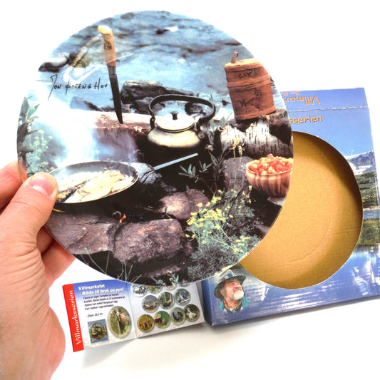 Collectible Rare Vintage VILLMARKSSERIEN Signed Norway Plate in Original Box with COA Booklet, by Jon Osteng Hov: THE OUTDOOR SERIES